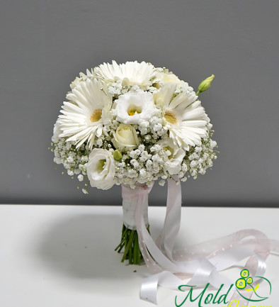 Bride's bouquet of white roses, gypsophila and gerberas photo 394x433